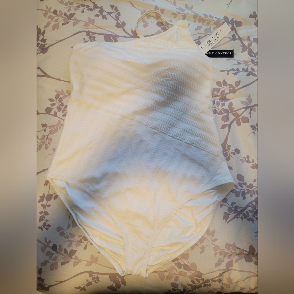 La Blanca White Plus Size One Piece Tummy Control Swimsuit. 18W